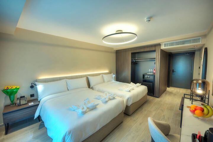 Room 28 of 71