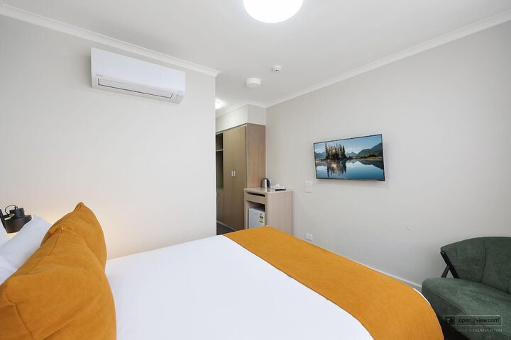 Room 6 of 67