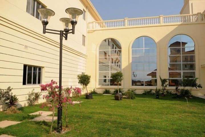 Hotel Exterior 62 of 68