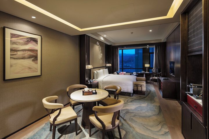 Room 10 of 27