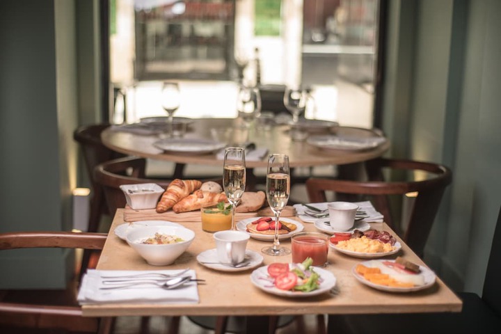 Breakfast/Coffee Service 54 of 77