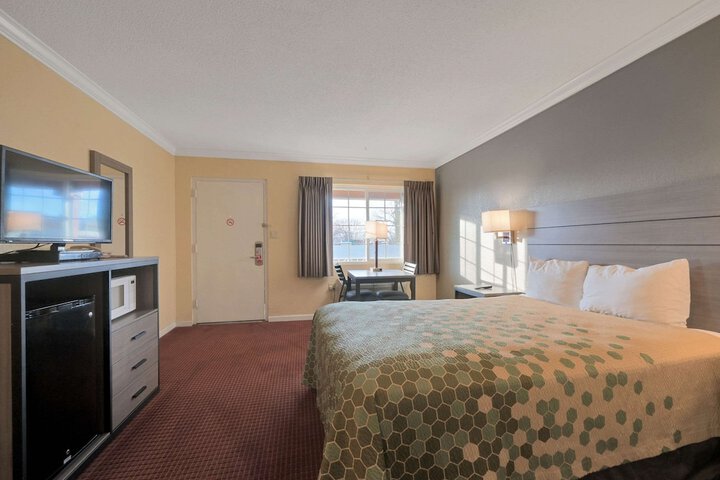 1 Queen Bed (13 of 24)