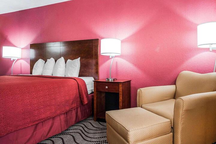 1 King Bed (2 of 12)