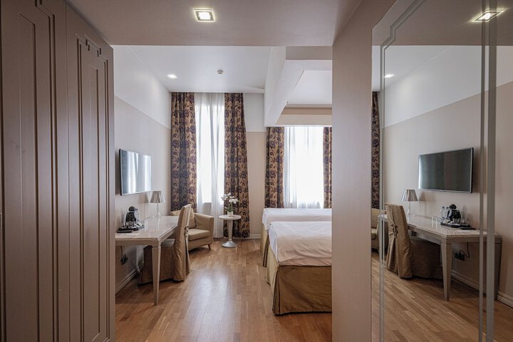 Room 40 of 85