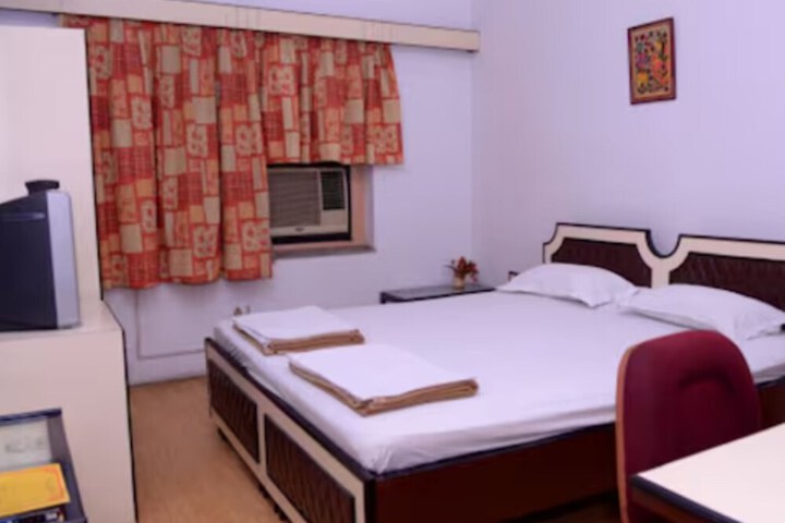 Room 10 of 20