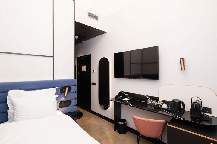 Room 43 of 229