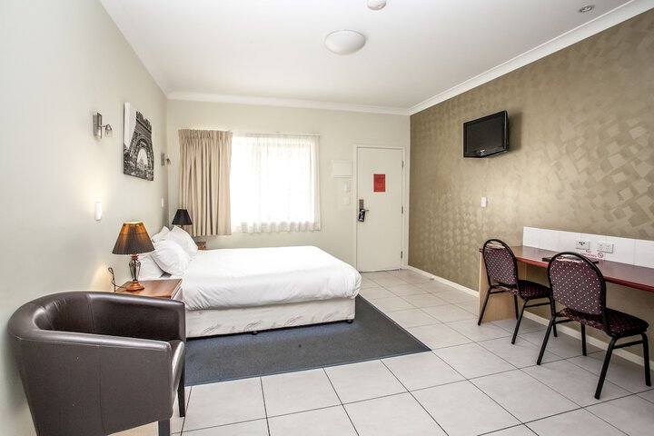Room 3 of 62