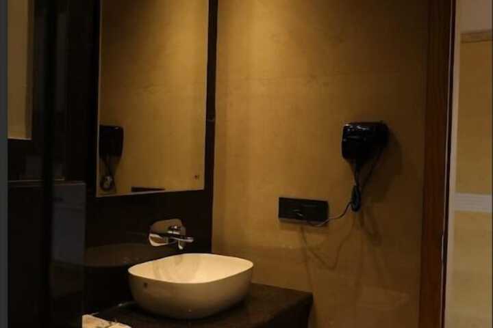 Room 9 of 11