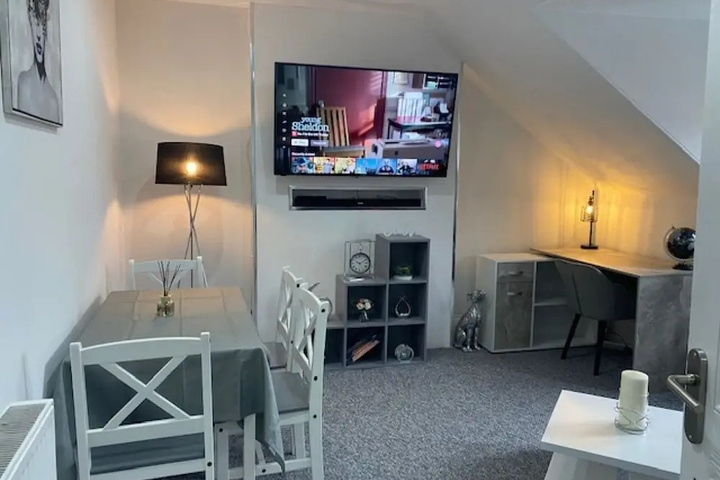Room 3 of 12