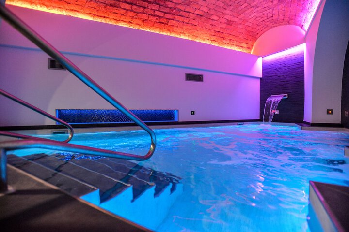 Pool 100 of 142