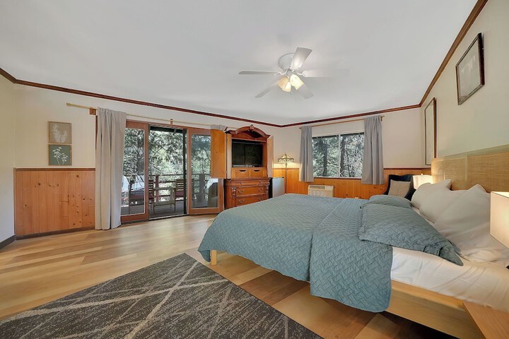 1 King Bed Mountain View (27 of 28)