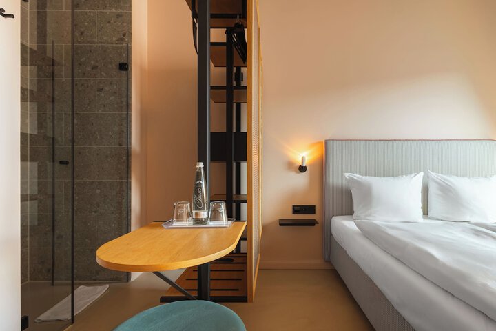 Room 28 of 112