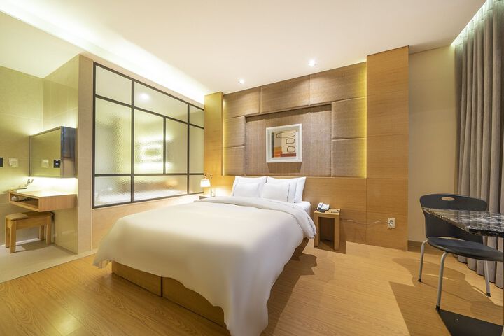 Room 16 of 21