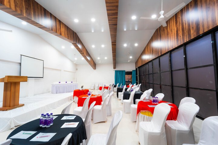 Ballroom/Hall 155 of 187