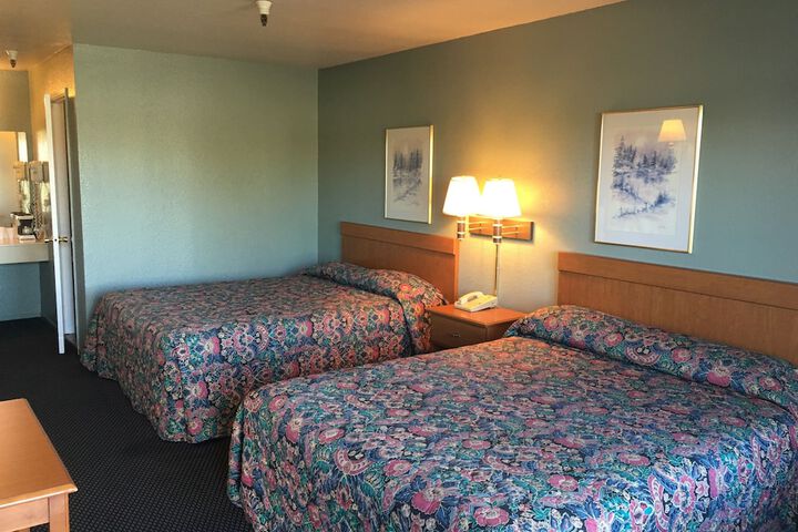 Standard Room, King or Two Doubles (8 of 9)