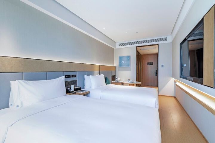 Room 11 of 32
