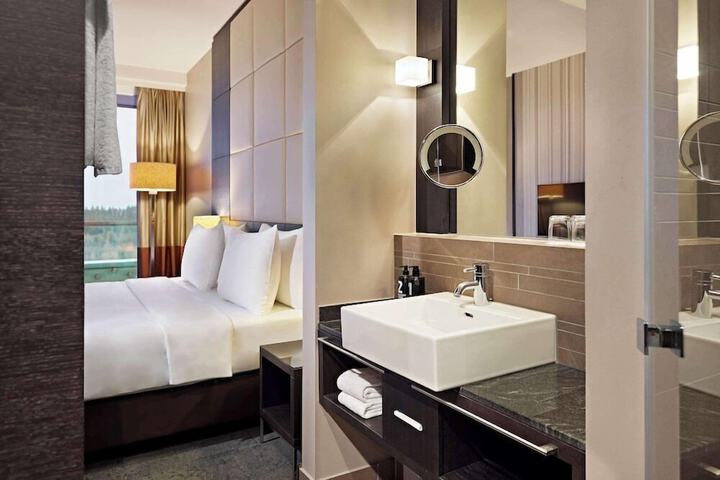 Room 10 of 51