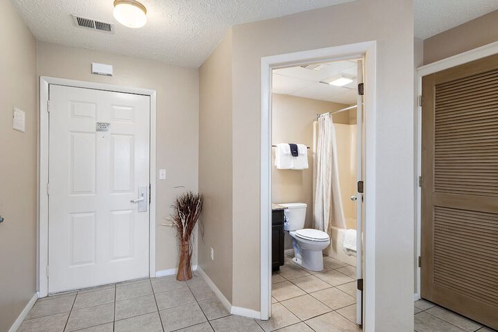 Room 9 of 220