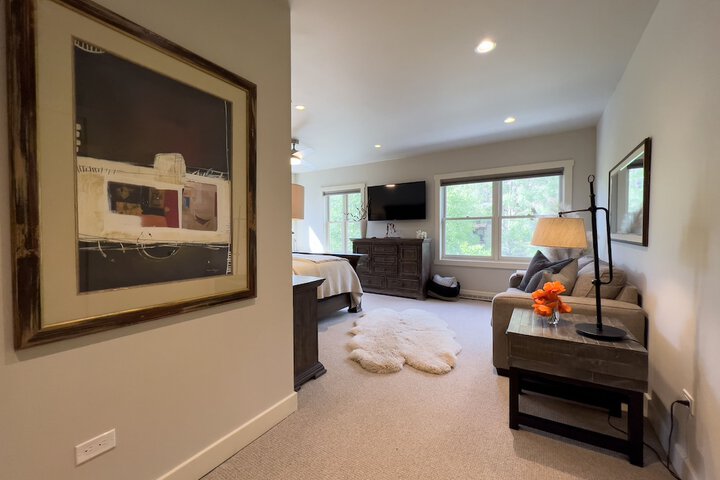 Room 93 of 382