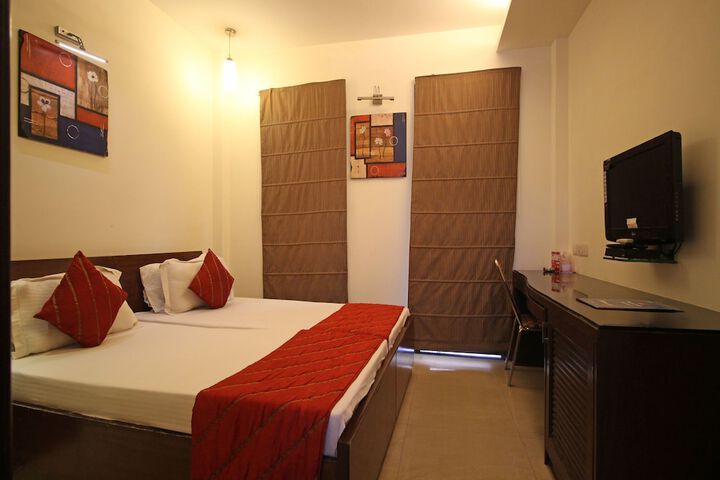 Room 12 of 16