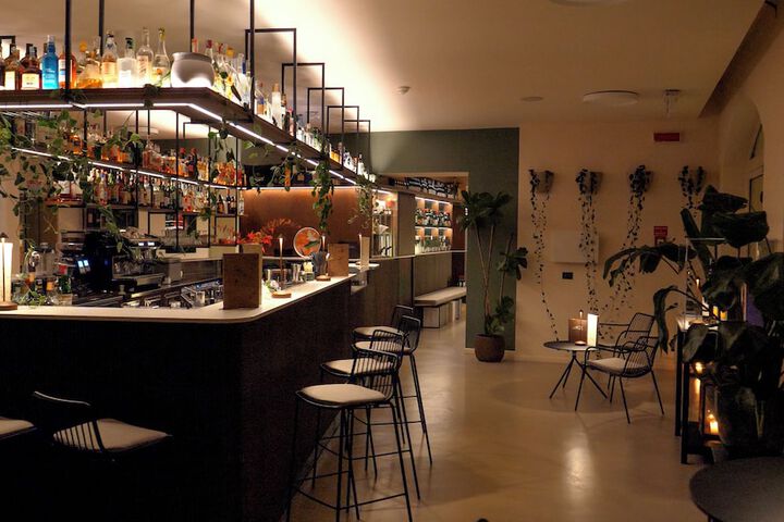 Lounge 138 of 160