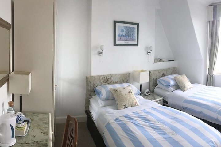 Room 7 of 17