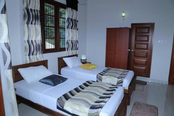 Room 4 of 14
