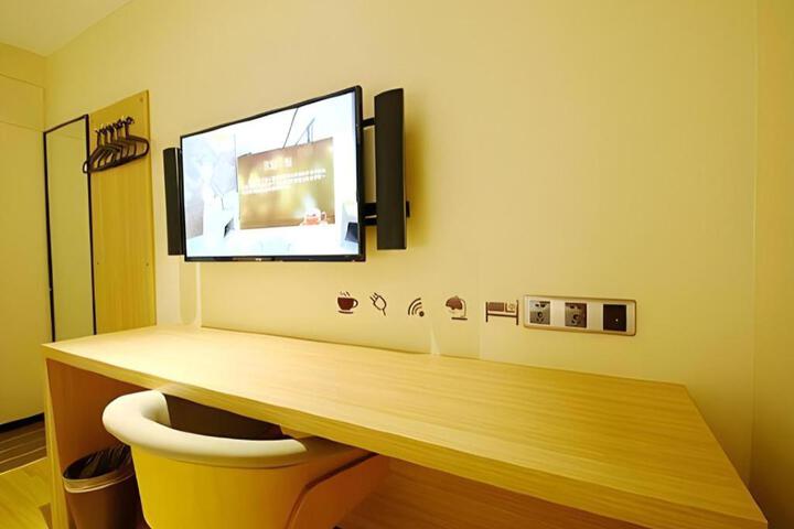 Room 40 of 40