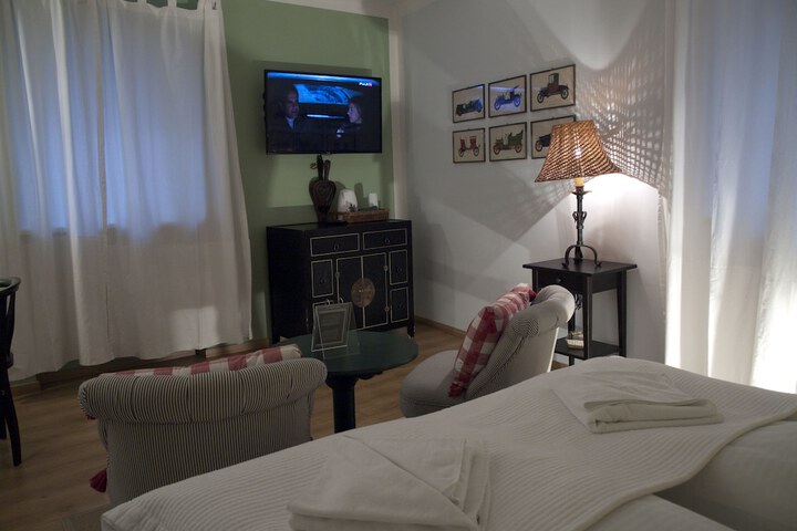 Room 7 of 80