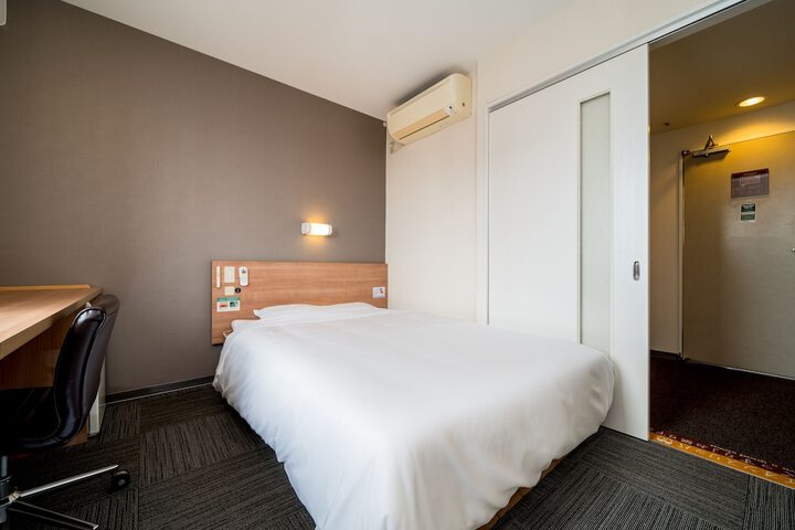 Room 11 of 27