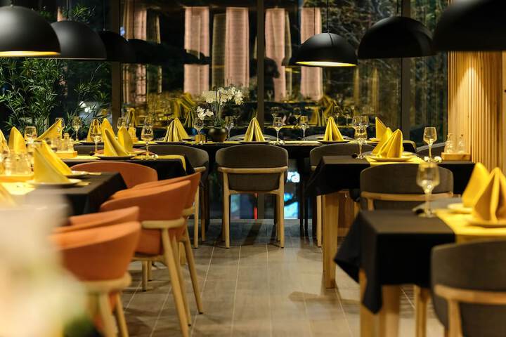 Dining 70 of 103
