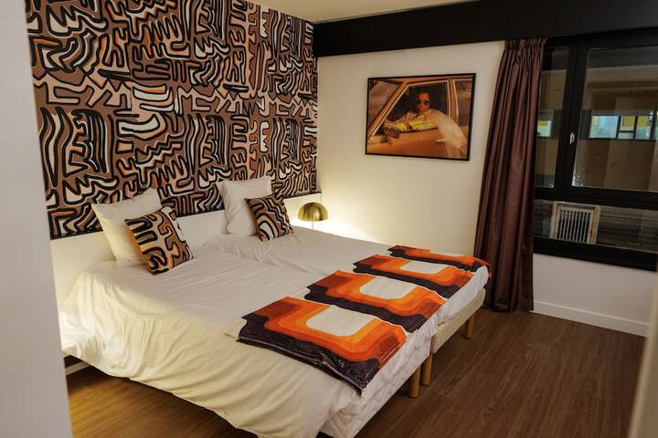 Room 10 of 42