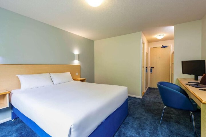 Room 6 of 15