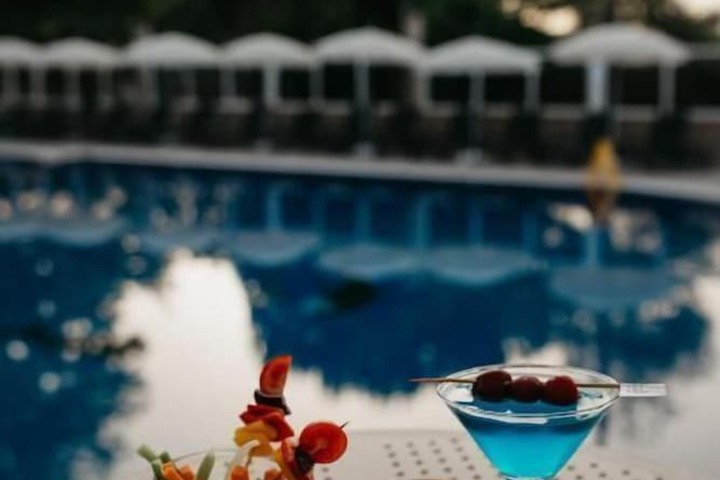 Pool 20 of 27