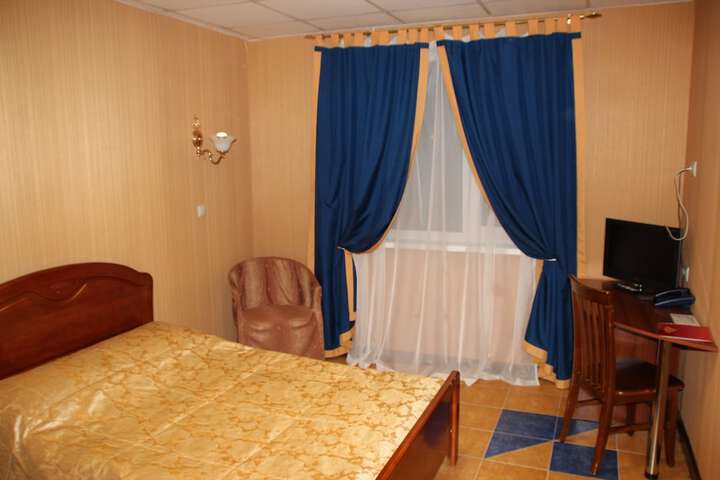 Room 11 of 36