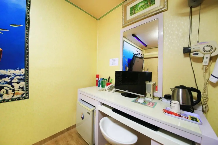 Room 3 of 13