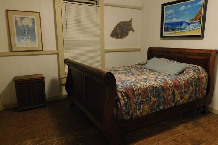 Room 5 of 102