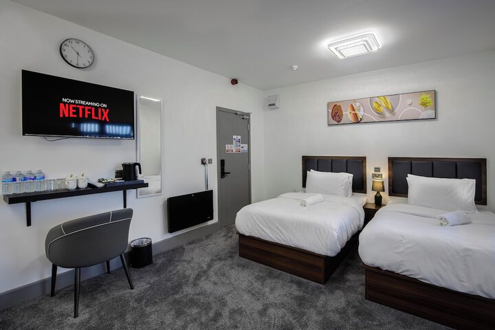 Room 6 of 27