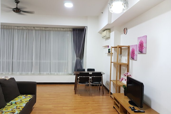 Room 5 of 9