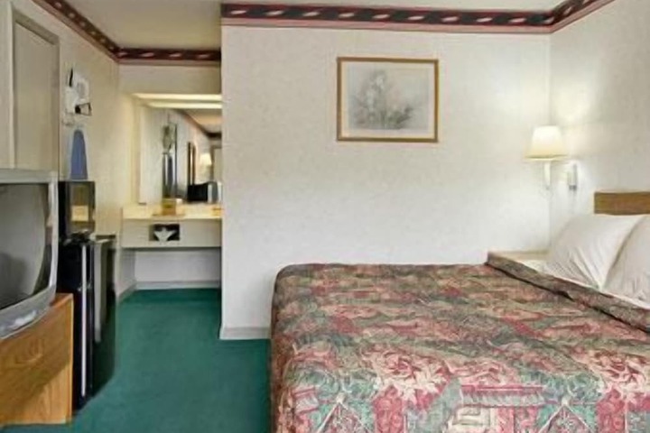1 King Bed (7 of 9)