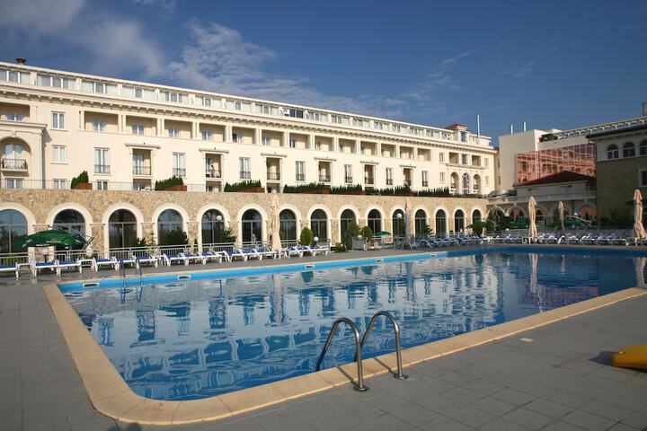 Pool 43 of 92