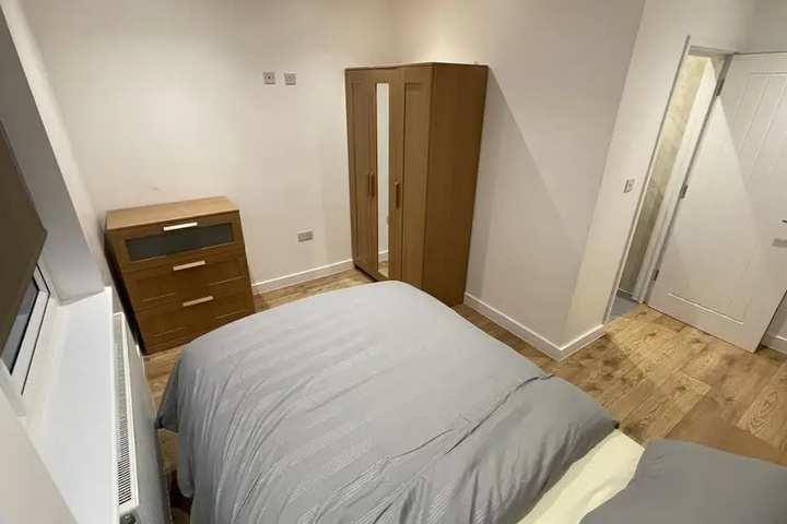 Room 5 of 18
