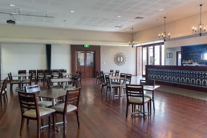 Dining 6 of 12