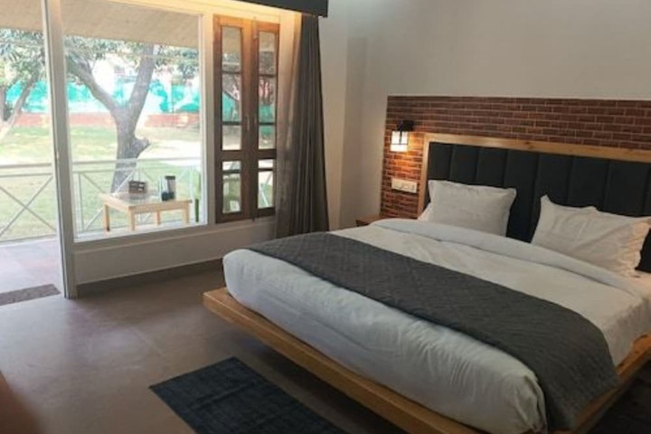 Room 3 of 32