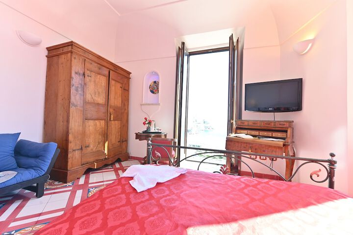 Room 16 of 28