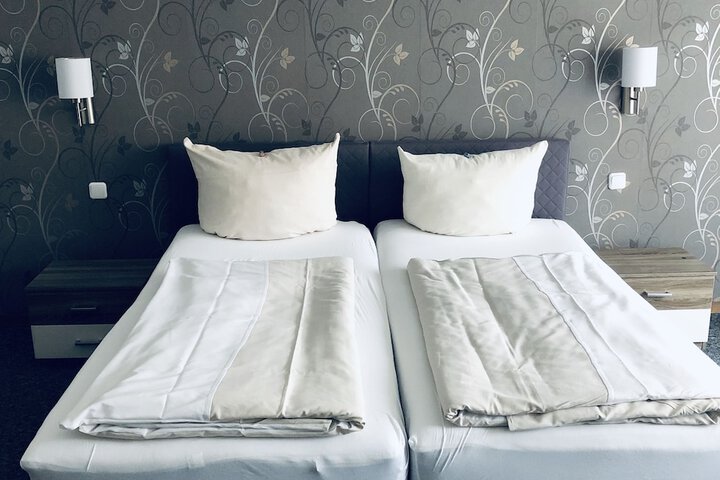 Room 3 of 27