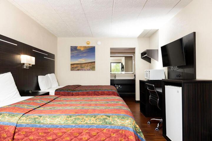 2 Double Beds (3 of 7)
