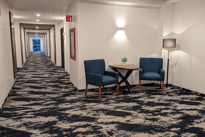 Room 13 of 36
