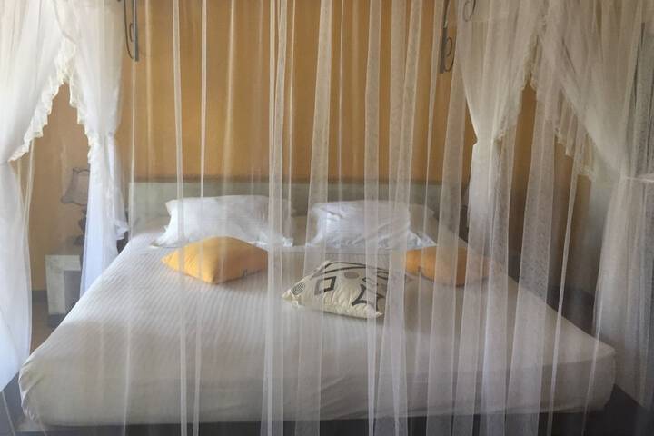 Room 4 of 33