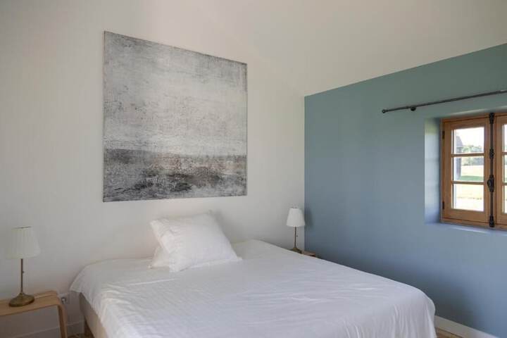 Room 3 of 355